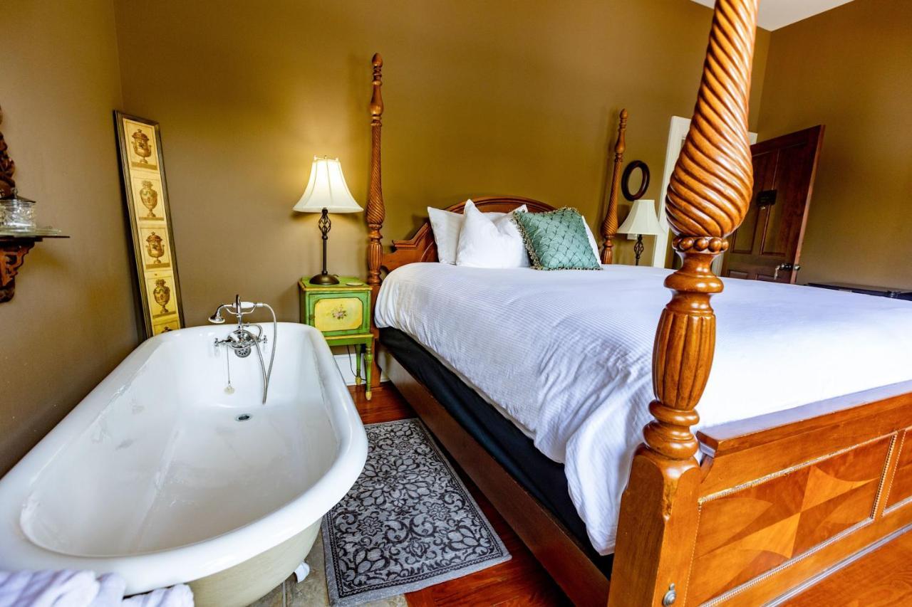 Southern Charm In The Camellia Rose Inn Gainesville Dış mekan fotoğraf