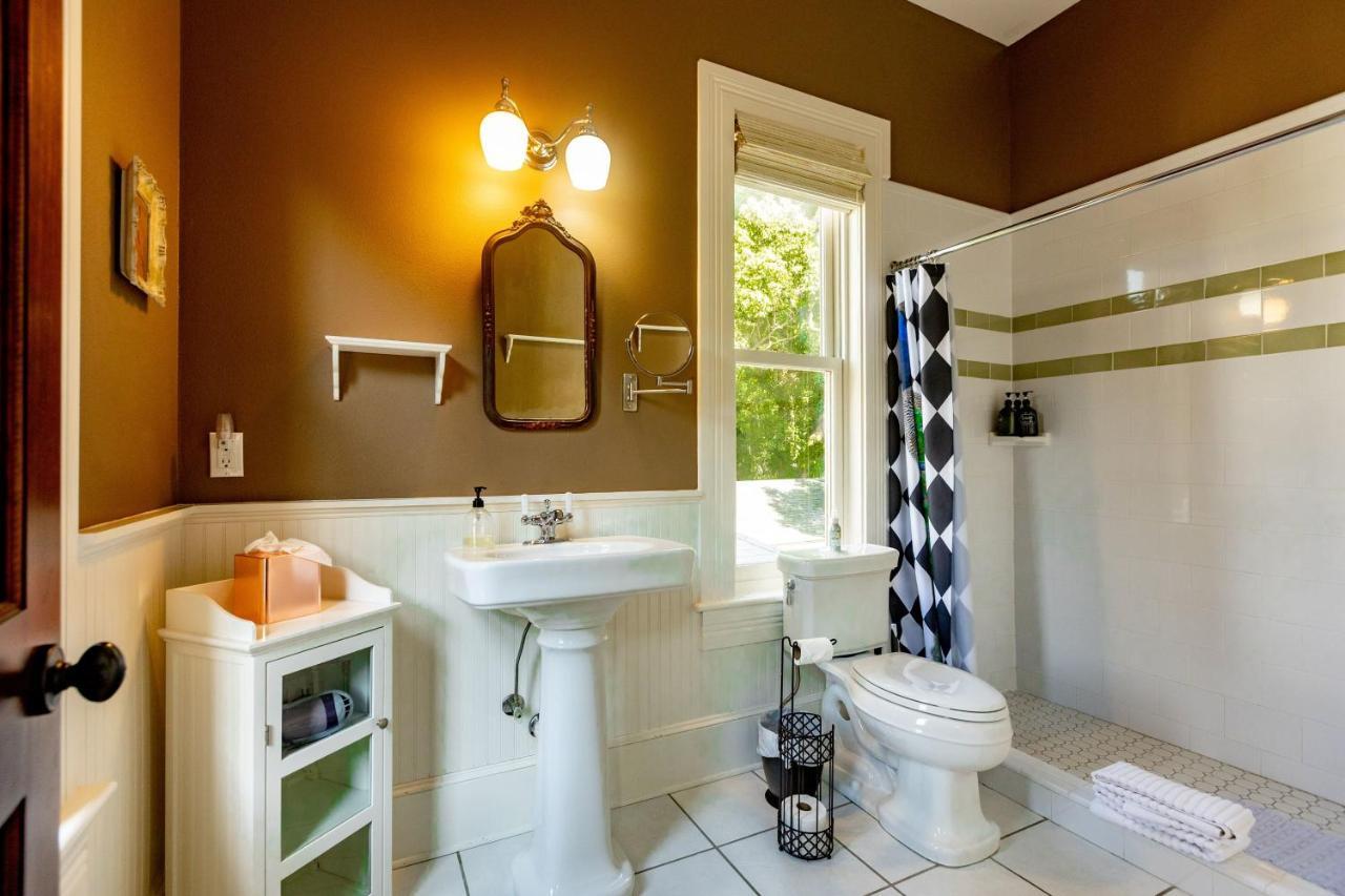 Southern Charm In The Camellia Rose Inn Gainesville Dış mekan fotoğraf